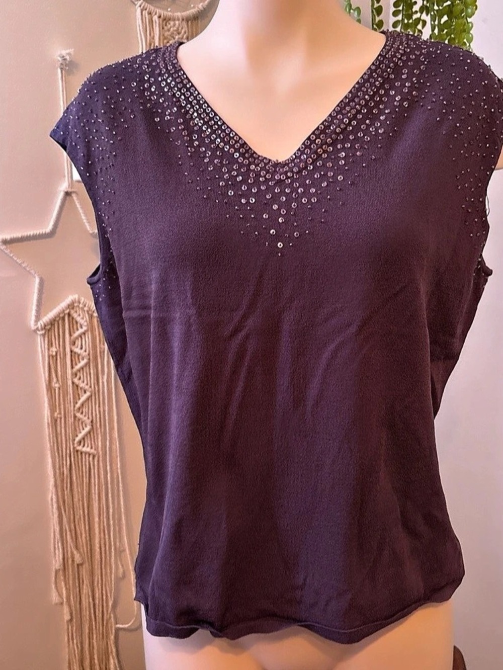 Jones New York Embellished V-Neck Top in Purple XL